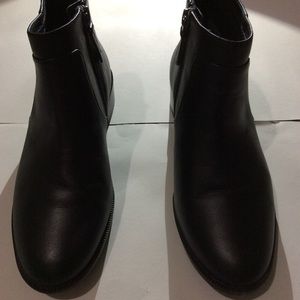 Black Caslon boots